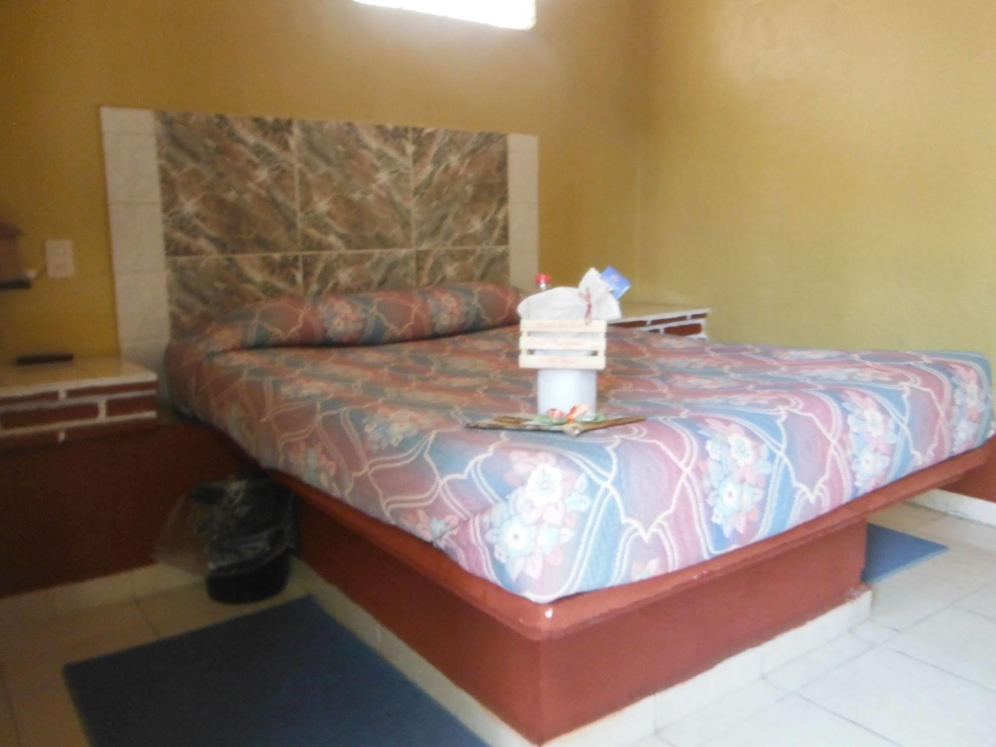 Ayenda Meson Del Rio Hotel Tepotzotlan Екстериор снимка