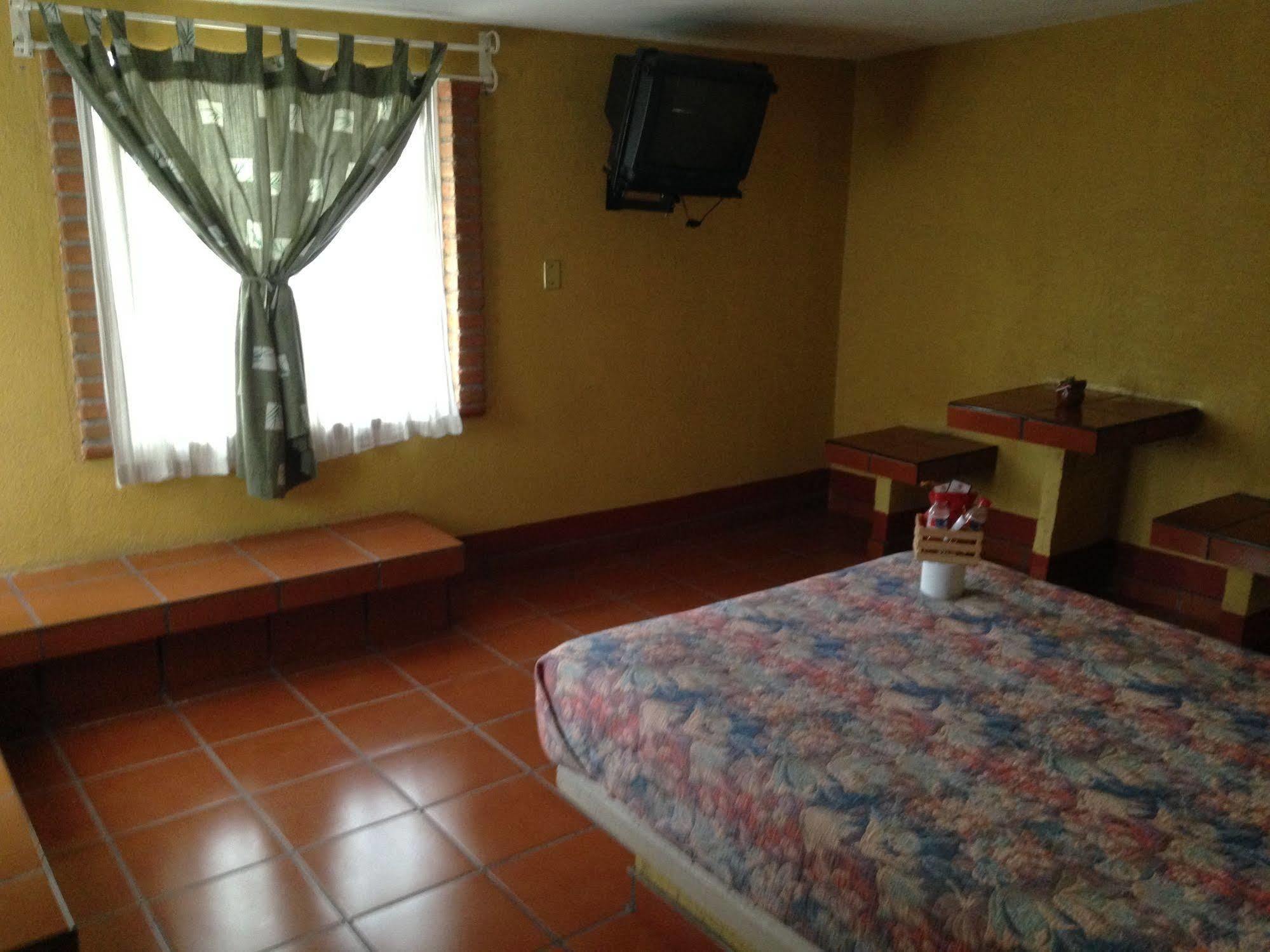 Ayenda Meson Del Rio Hotel Tepotzotlan Екстериор снимка